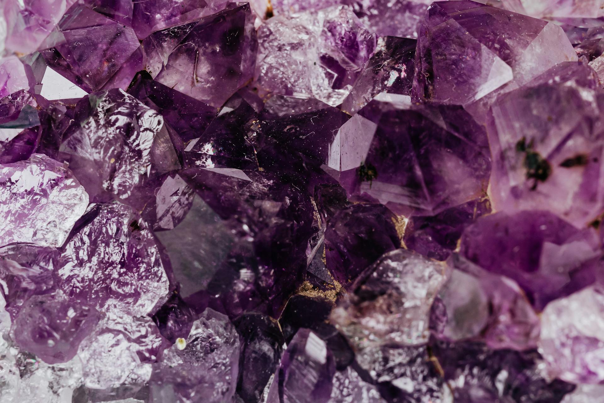 The Beginner’s Guide to Amethyst: Meaning, Benefits, and Uses [2025]